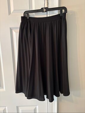 Women's Black Pleated Circle Skirt with Elastic Waist